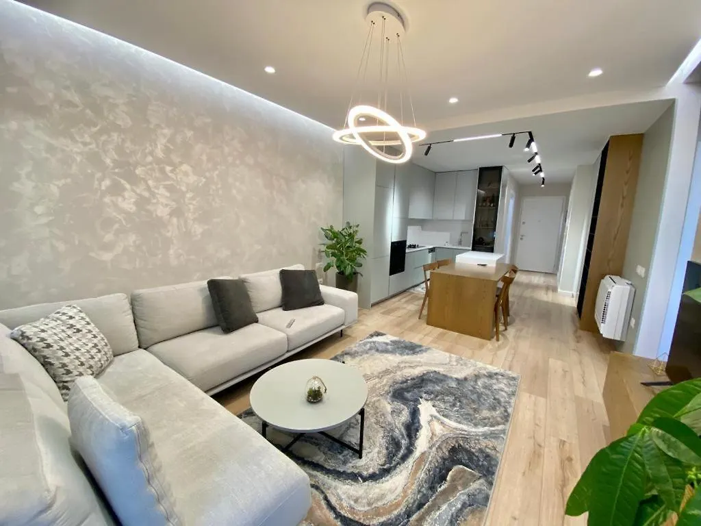 Lois Apartment Tirana 0*,